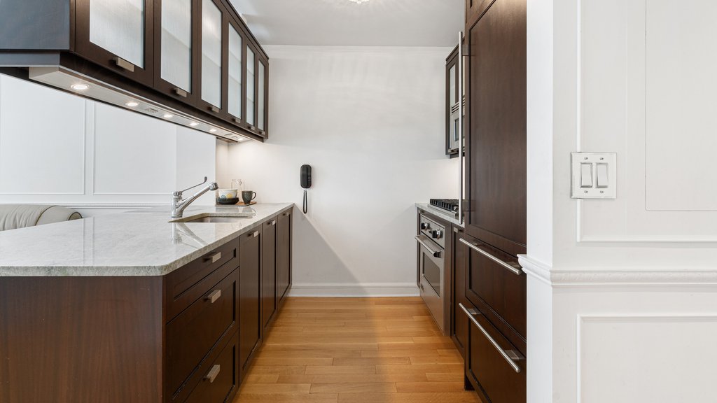 80 Riverside Boulevard, Unit 7A photo 5