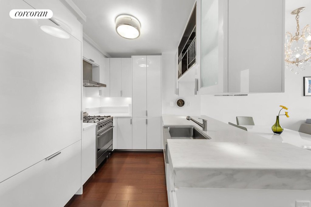 60 Riverside Boulevard, Unit 1806 photo 3