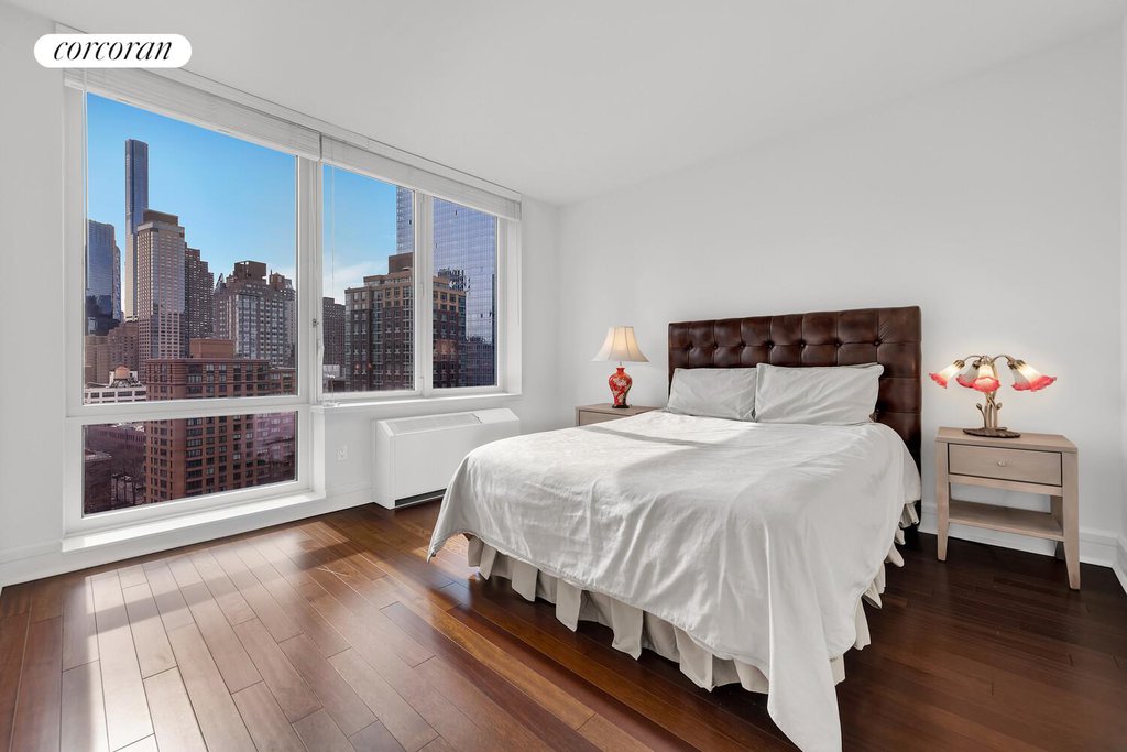 60 Riverside Boulevard, Unit 1806 photo 4