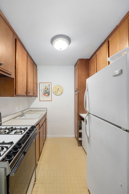 301 East 22nd Street, Unit 5V photo 12