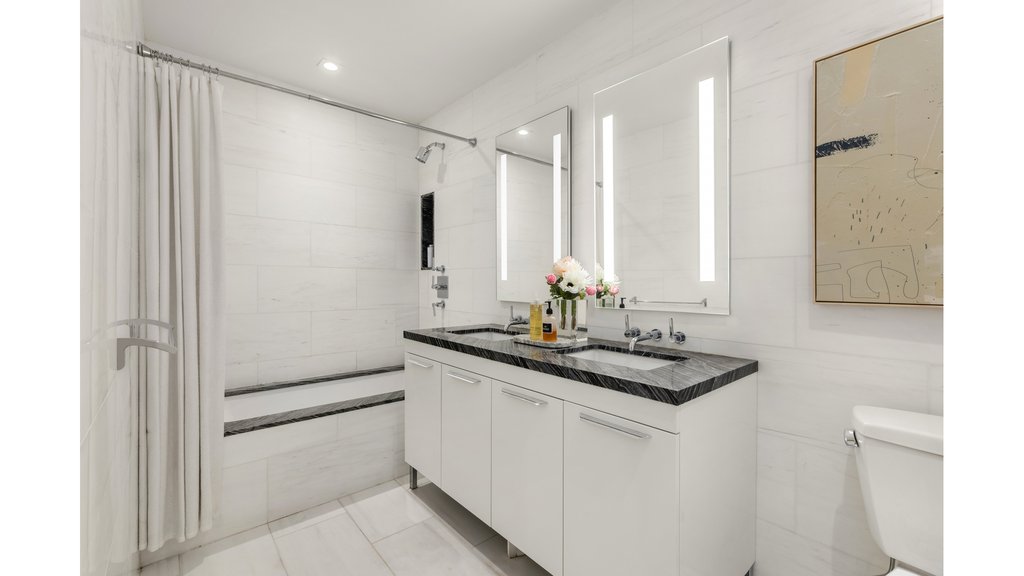 230 East 20th Street, Unit 13 photo 5