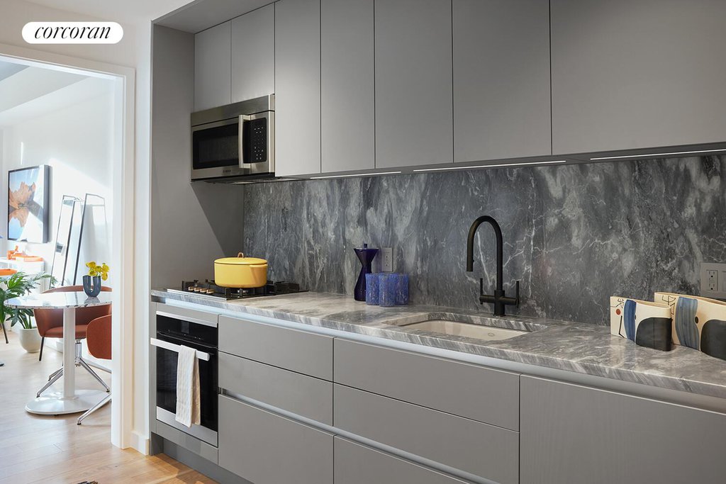 547 West 47th Street, Unit 315 photo 4