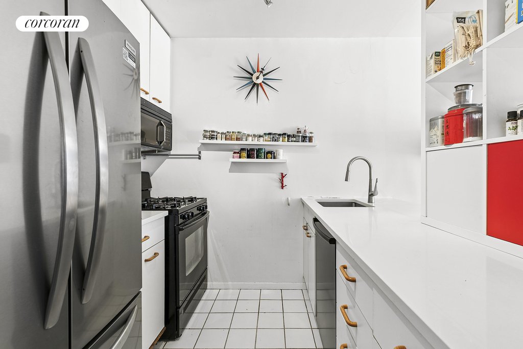 350 West 50th Street, Unit 7C photo 4