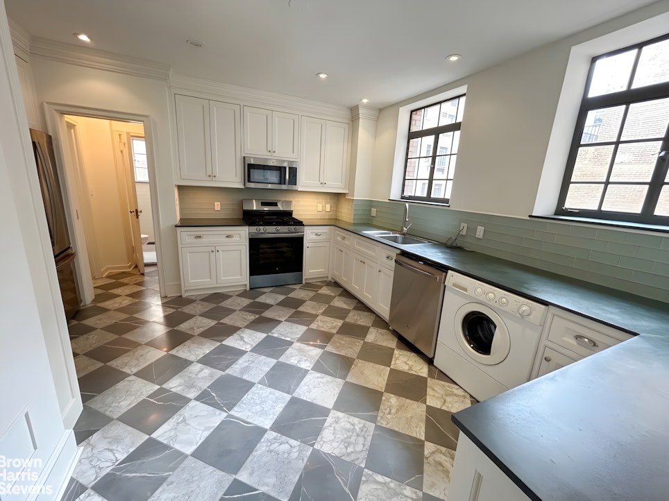 115 East 67th Street, Unit 8B photo 11