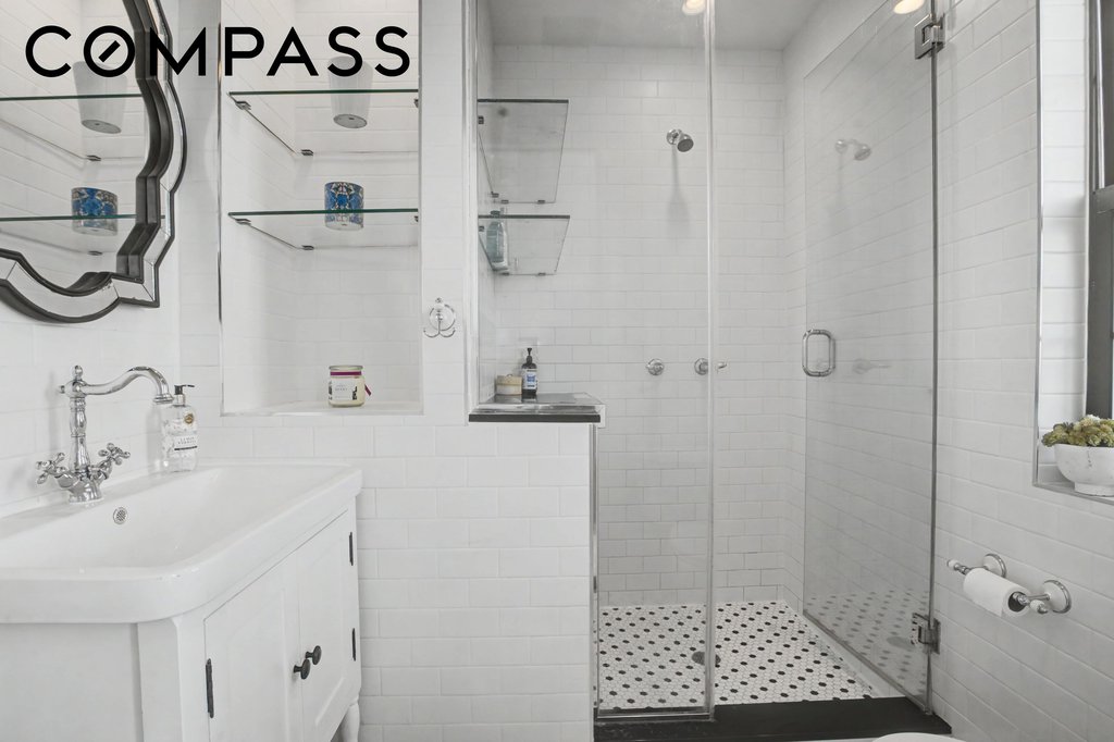 577  Madison Street, Unit 4B photo 15