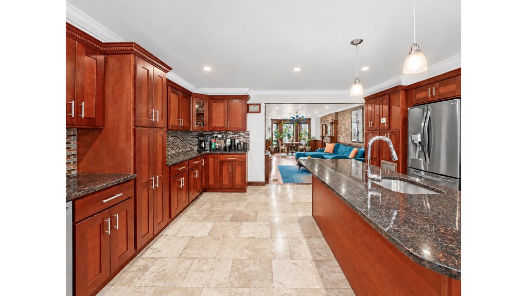 916 Putnam Avenue – For Sale photo 4