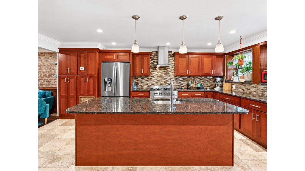 916 Putnam Avenue – For Sale photo 5