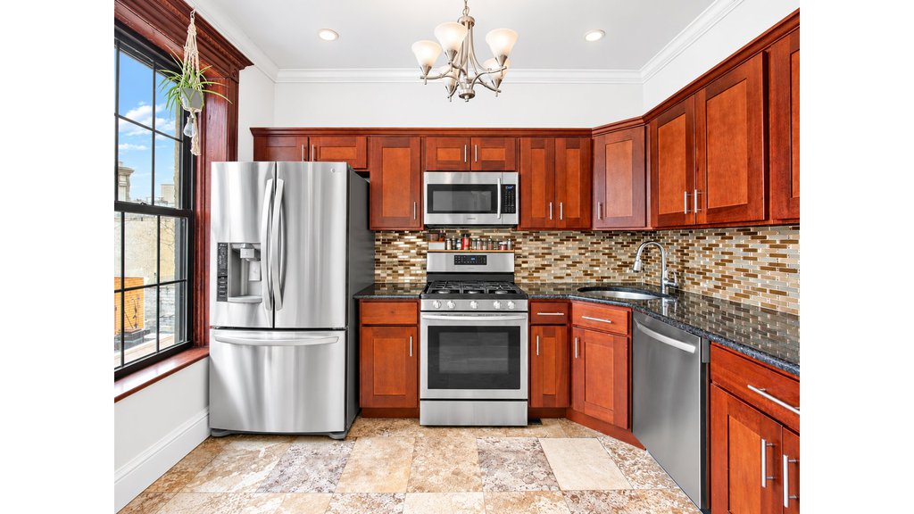 916 Putnam Avenue – For Sale photo 13