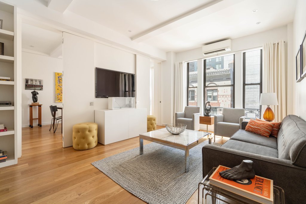 146 East 49th Street, Unit 9B