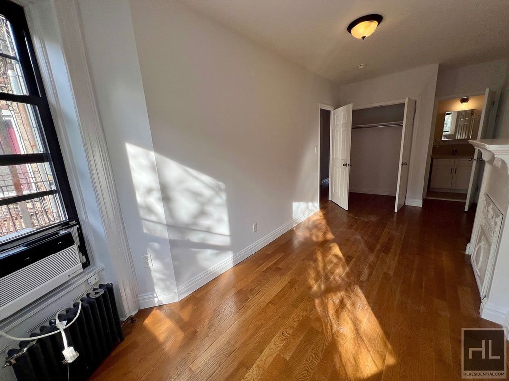 14 Saint Andrews Place, Unit 2 photo 5