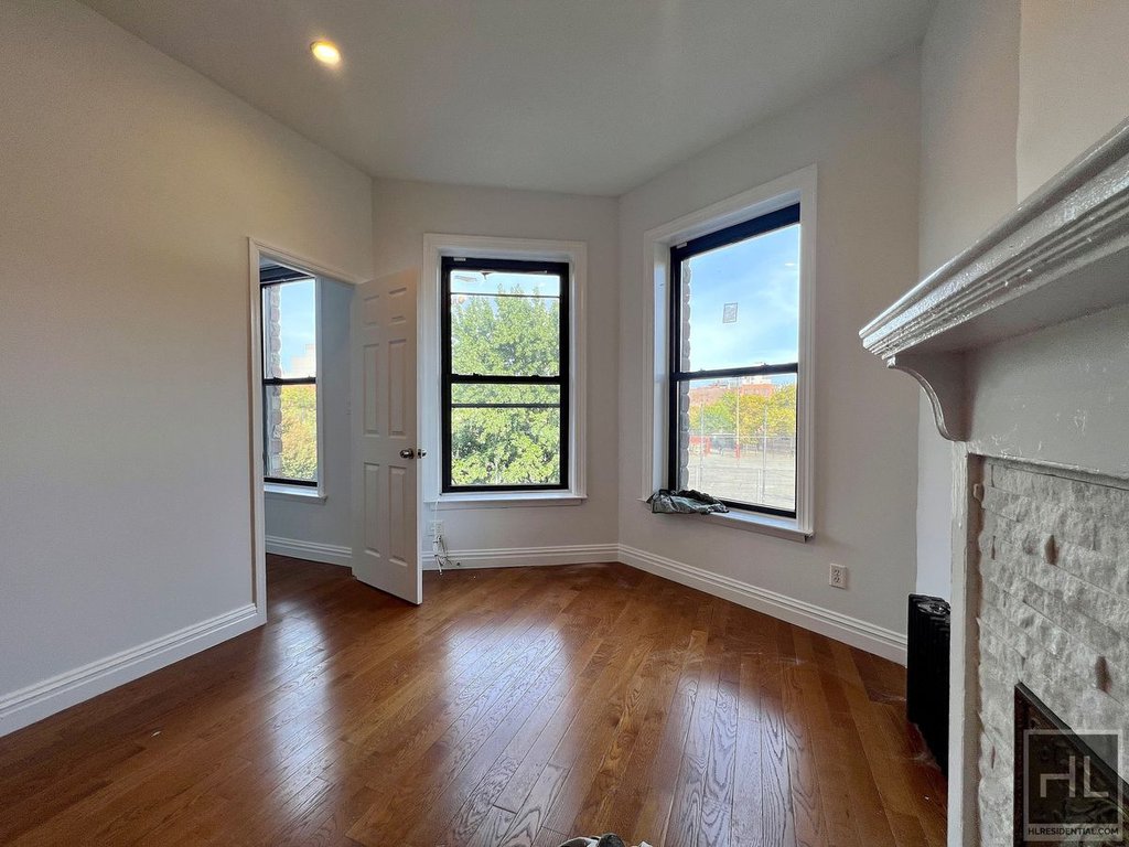 14 Saint Andrews Place, Unit 2 photo 9