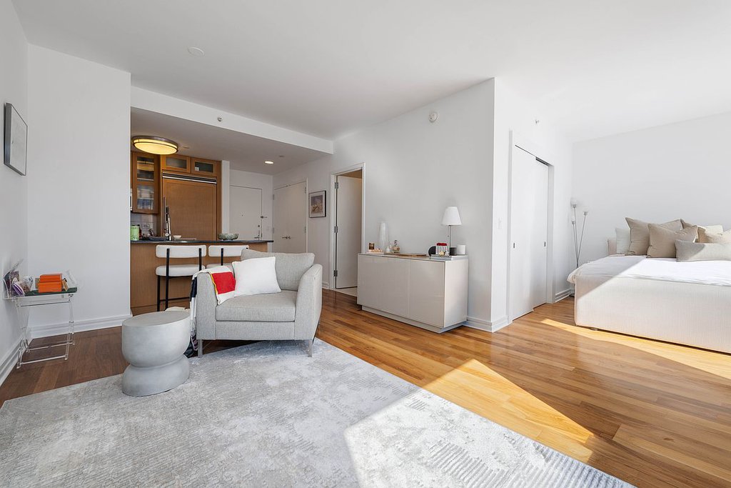 200 West End Avenue, Unit 11K photo 2