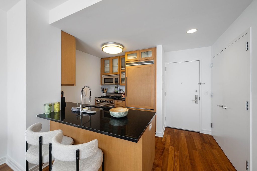 200 West End Avenue, Unit 11K photo 5