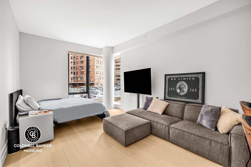 222 East Broadway, Unit 2B