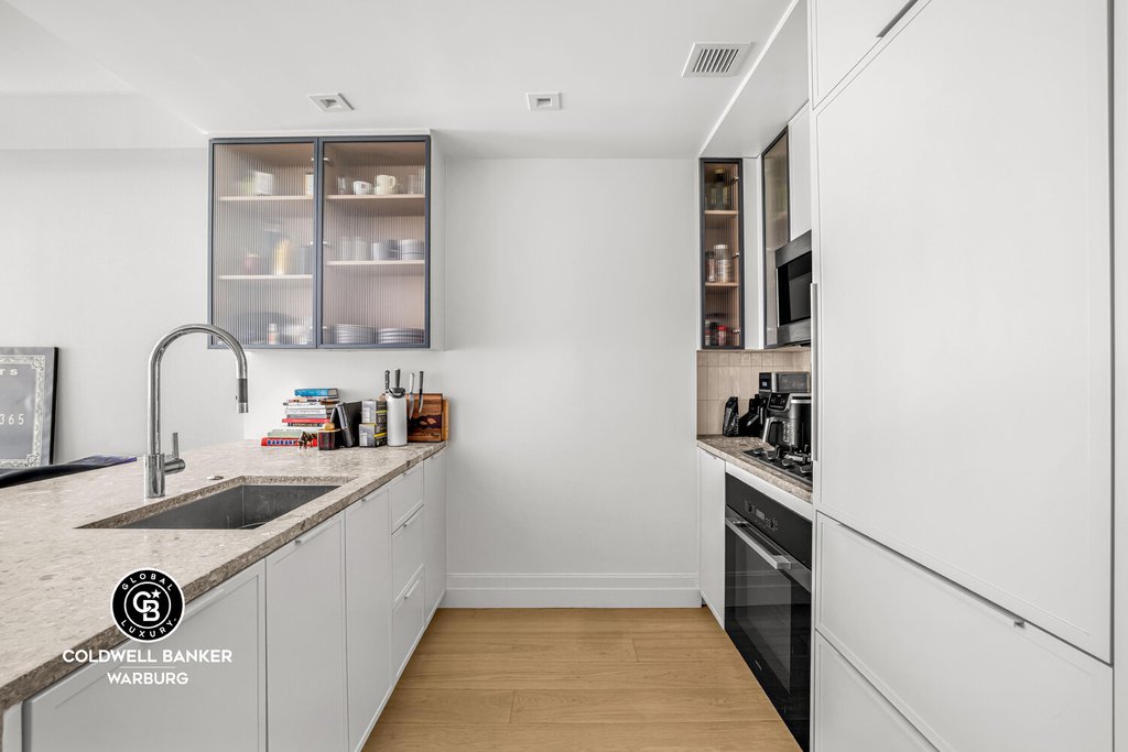 222 East Broadway, Unit 2B photo 2