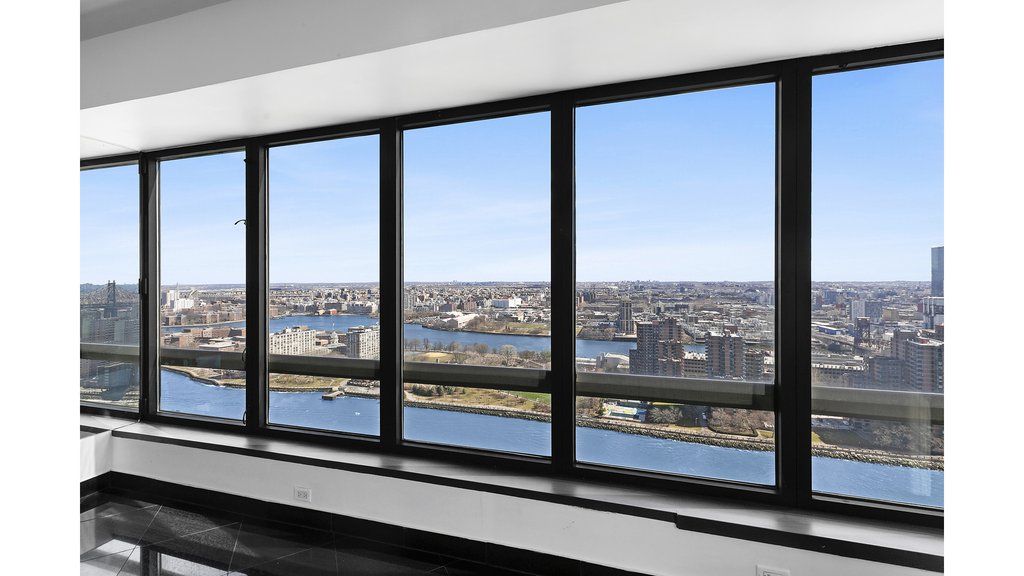 530 East 76th Street, Unit 33H photo 2