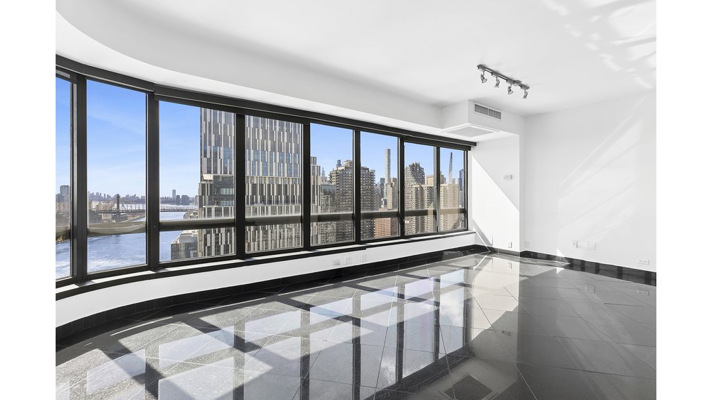 530 East 76th Street, Unit 33H photo 3