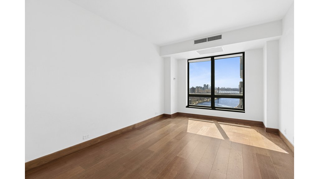 530 East 76th Street, Unit 33H photo 8