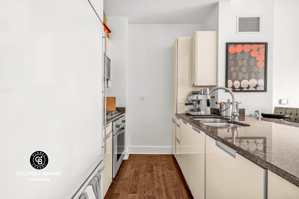250 East 49th Street, Unit 20A photo 4