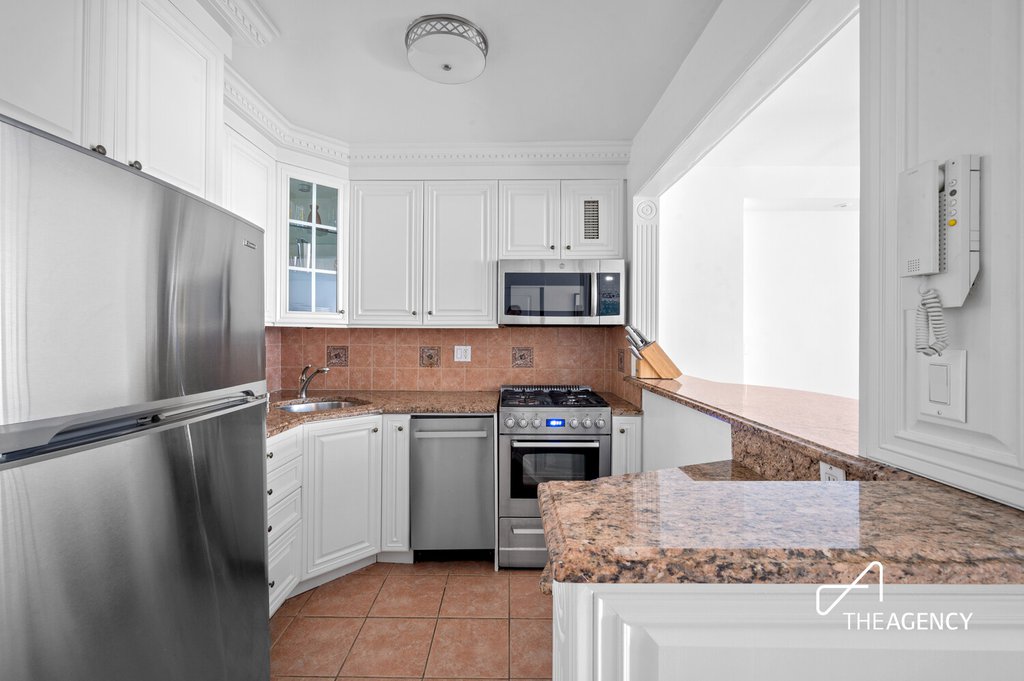 10 West 15th Street, Unit 723 photo 4