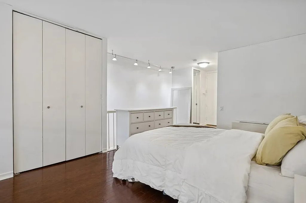 21 South End Avenue, Unit 207 photo 2