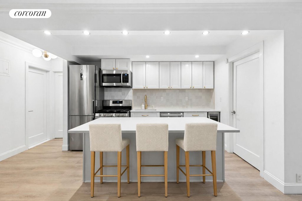 201 East 36th Street, Unit 2F photo 3