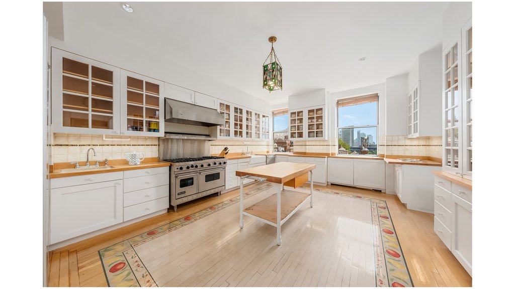 4 Sutton Place, Unit 6/7 photo 4