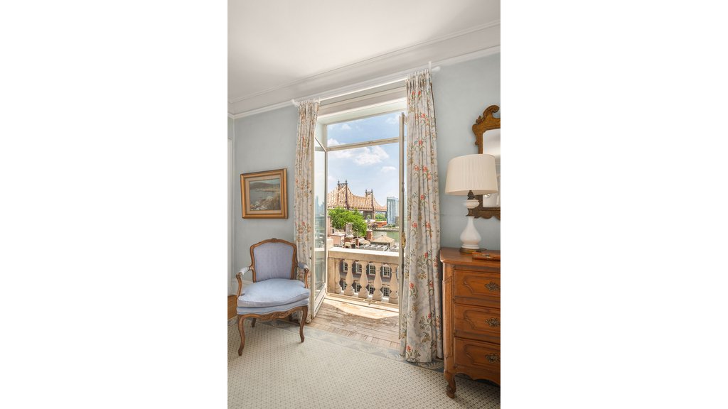 4 Sutton Place, Unit 6/7 photo 14