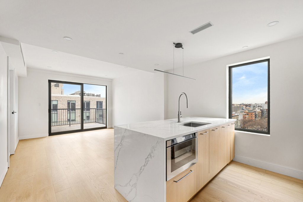 11-32 31st Avenue, Unit PHA photo 2