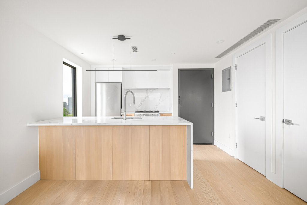 11-32 31st Avenue, Unit PHA photo 3