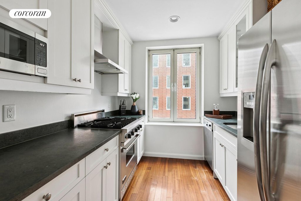 400 East 51st Street, Unit 4B photo 5