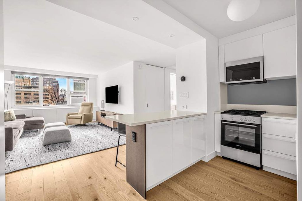 360 West 22nd Street, Unit 8PR photo 3