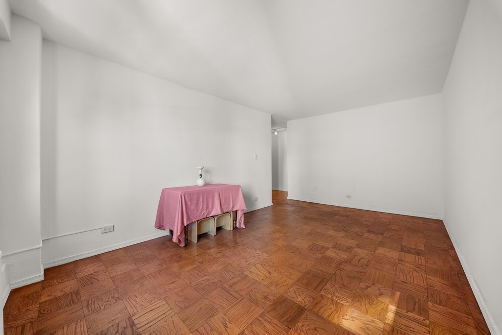 210 East Broadway, Unit H1305 photo 4