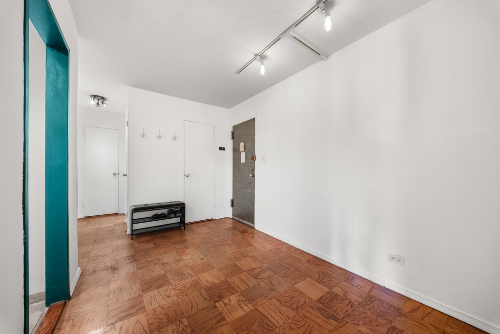 210 East Broadway, Unit H1305 photo 6