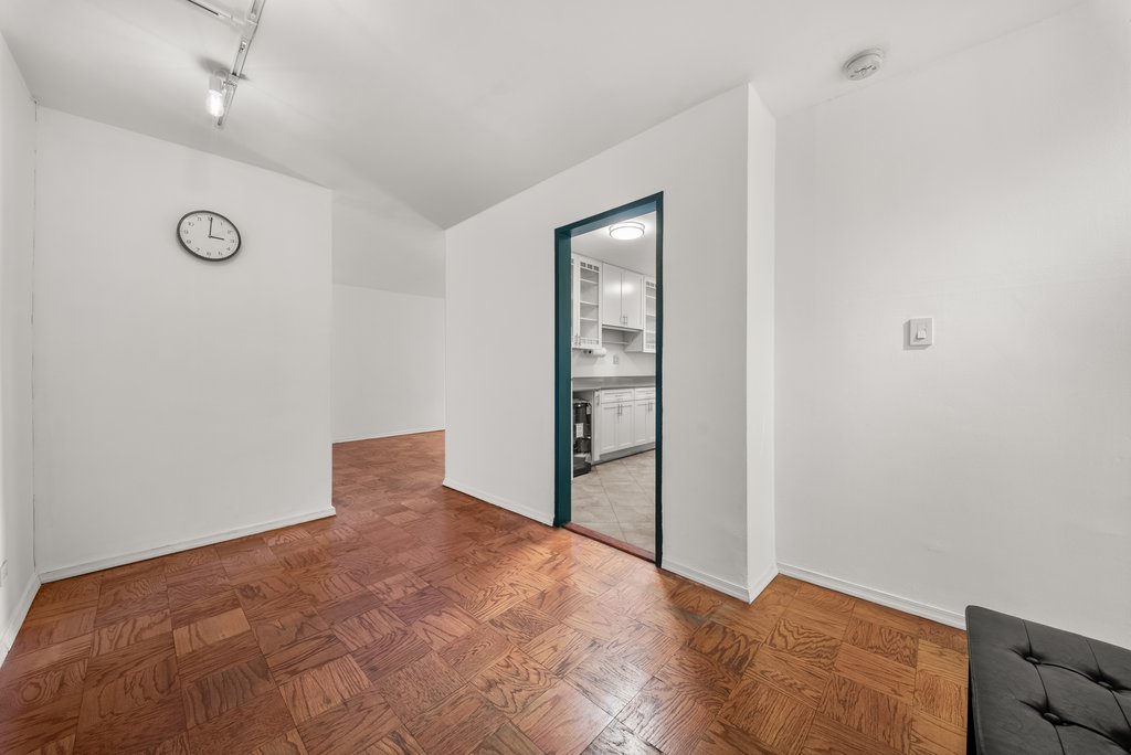 210 East Broadway, Unit H1305 photo 8