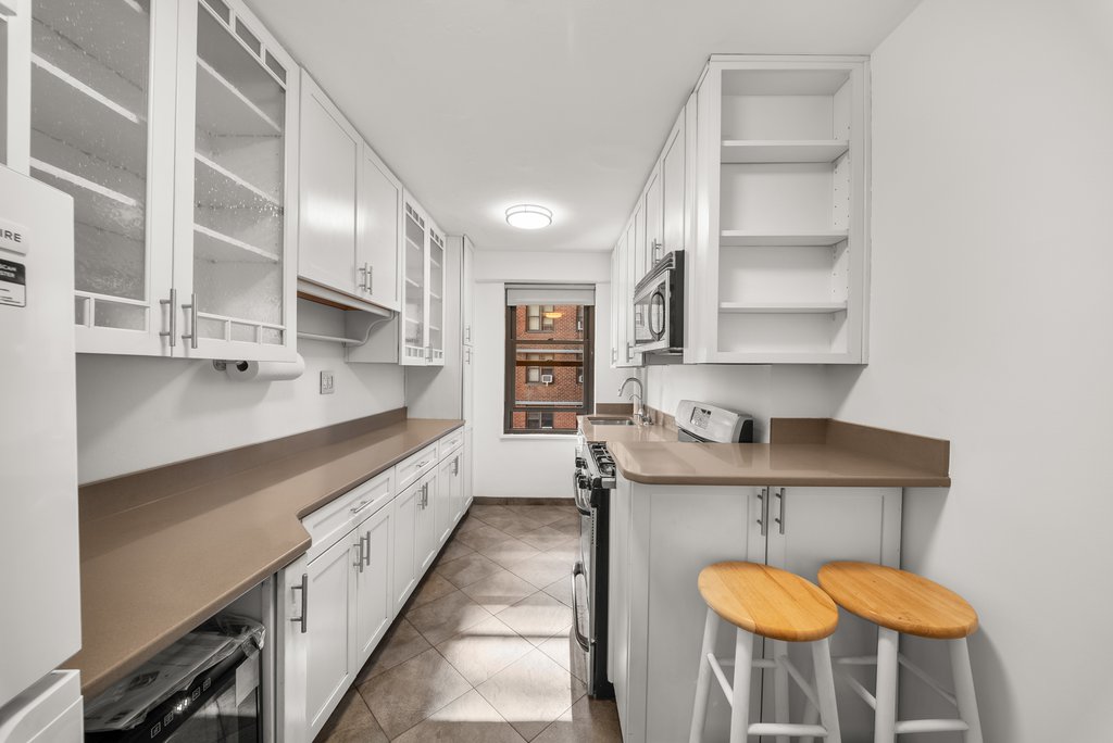 210 East Broadway, Unit H1305 photo 9