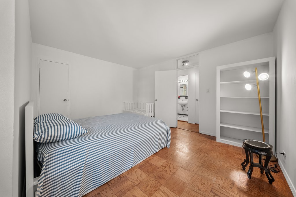 210 East Broadway, Unit H1305 photo 14