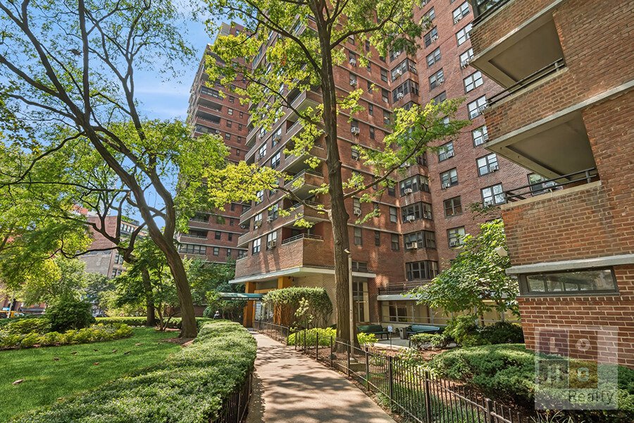 210 East Broadway, Unit H1305 photo 16