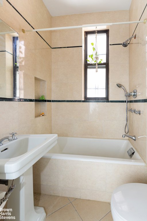 1060 Park Avenue, Unit 9B photo 4