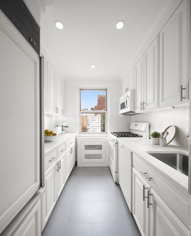 233 East 69th Street, Unit 17G photo 6