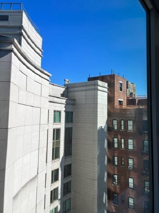 240 Riverside Boulevard, Unit 15P photo 8