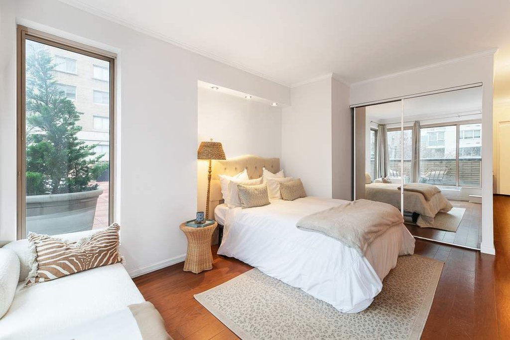 200 East 69th Street, Unit 4A photo 2