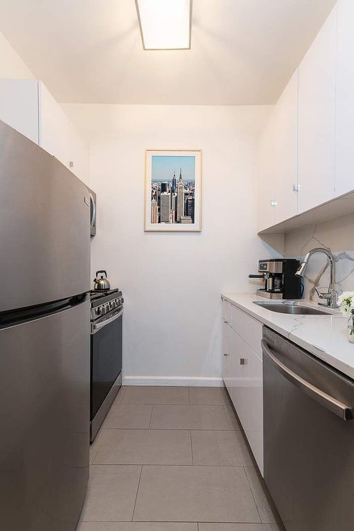 200 East 69th Street, Unit 4A photo 4