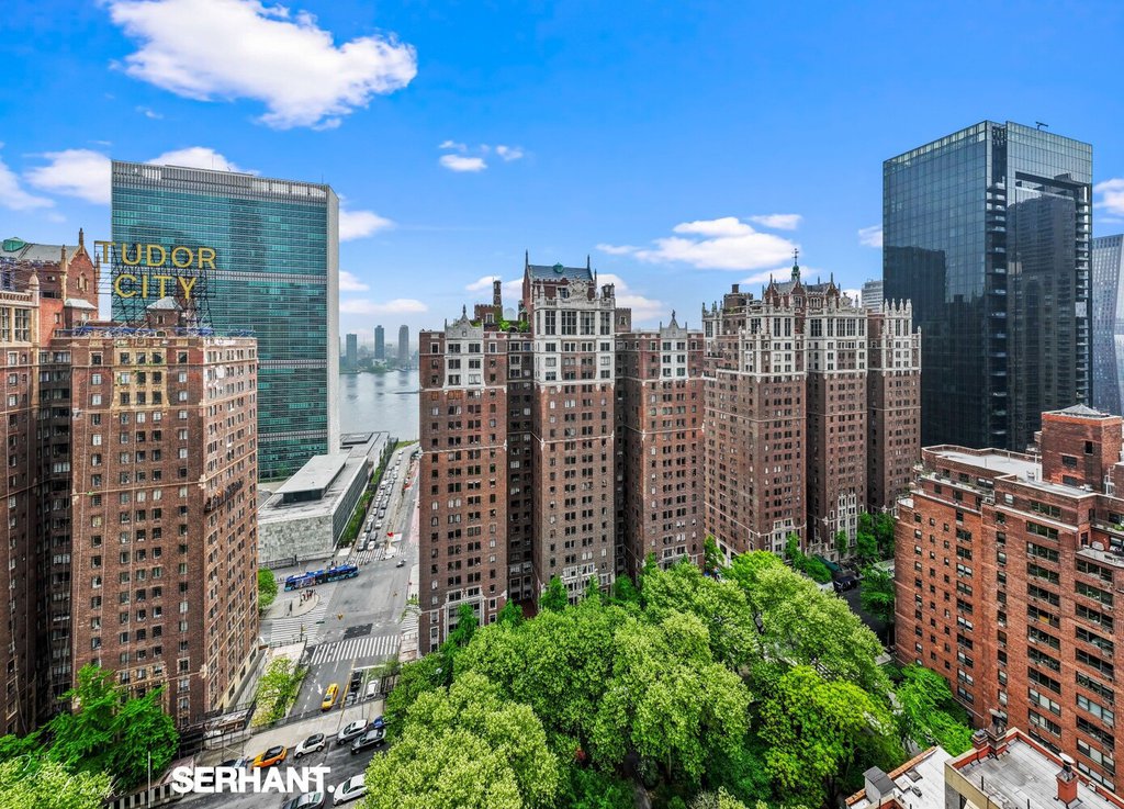 320 East 42nd Street, Unit 2301 photo 16