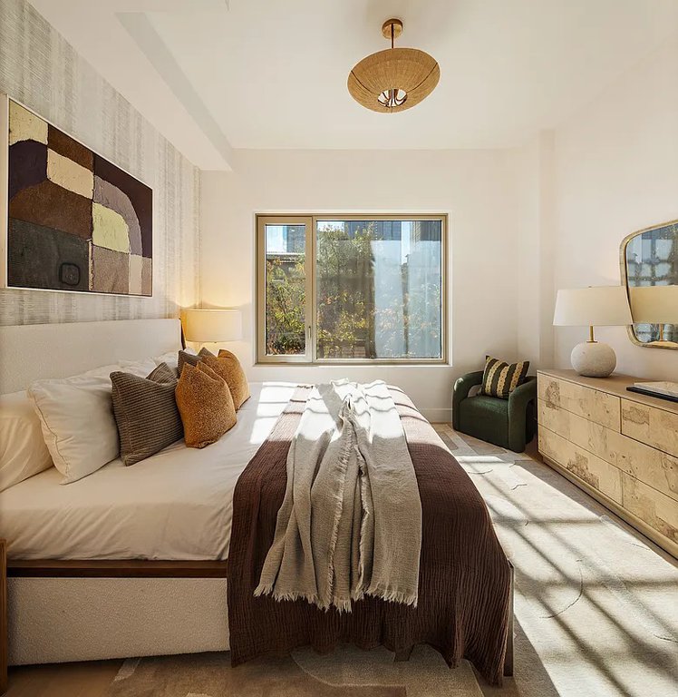 24-01 Queens Plaza North, Unit 1701 photo 6