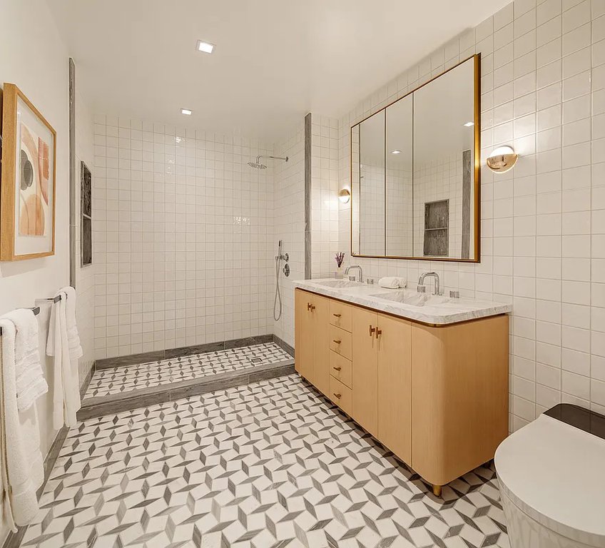 24-01 Queens Plaza North, Unit 1701 photo 8