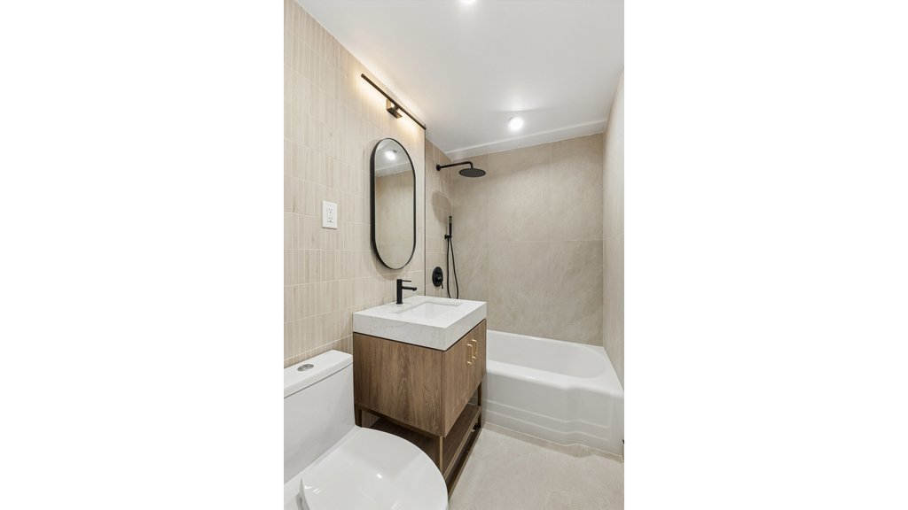 225 East 46th Street, Unit 3D photo 4