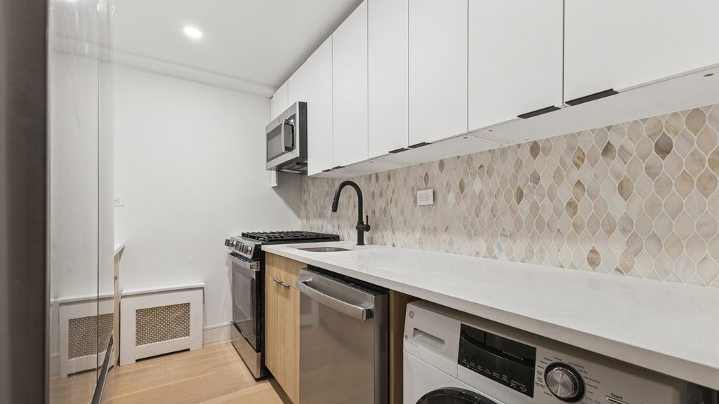 225 East 46th Street, Unit 3D photo 7
