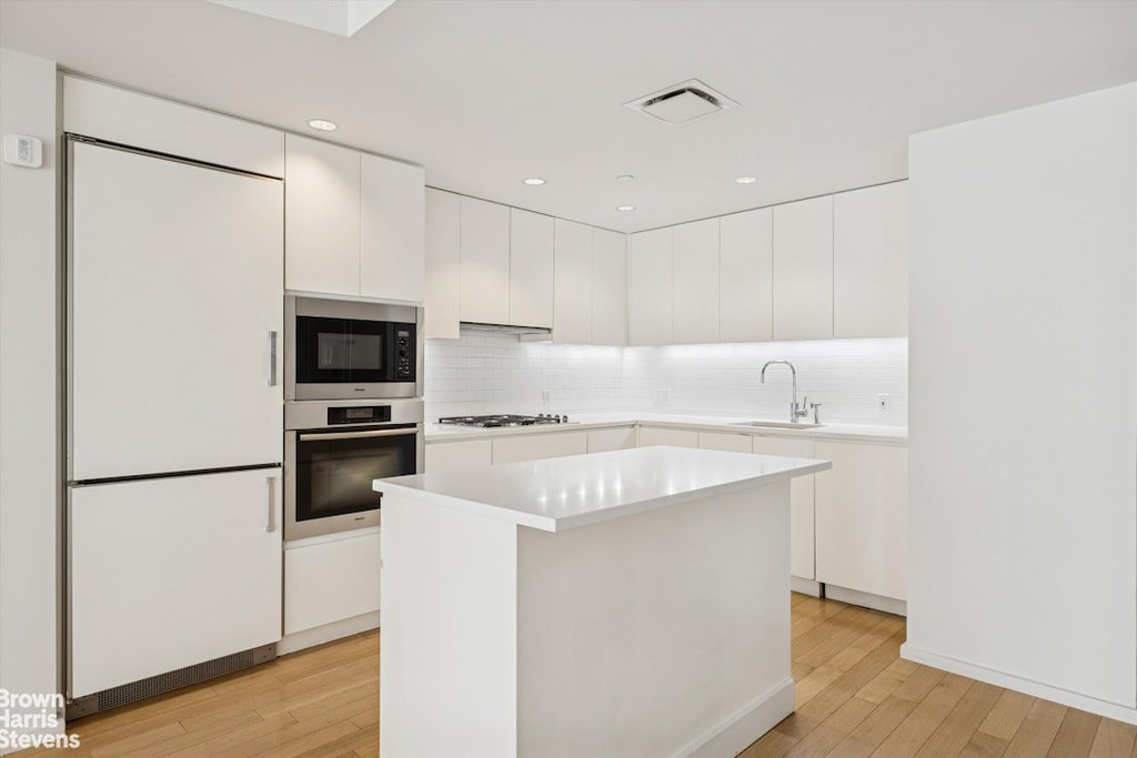 425 West 53rd Street, Unit 205 photo 3