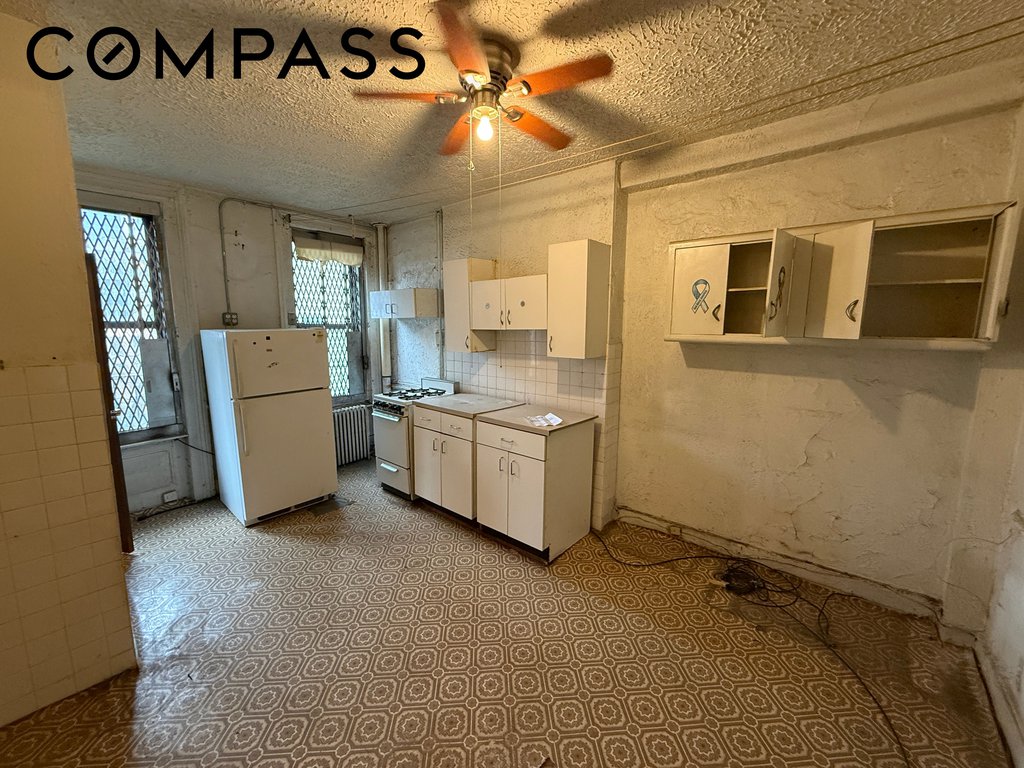 320 West 47th Street, Unit 4W